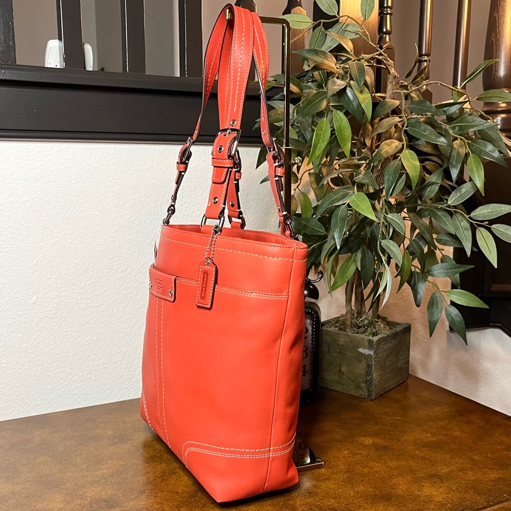 NEW COACH HAMILTON PEBBLE LEATHER TOTE, No. F13089 - Picture 7 of 12